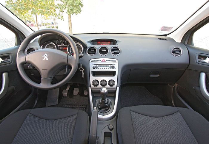 Το εσωτερικό του 308 διαθέτει καλή ποιότητα κατασκευής και έχει ευχάριστη σχεδίαση.