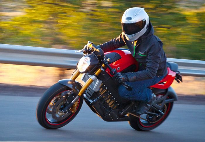 Μία από τις πιο ολοκληρωμένες προτάσεις στο χώρο των ηλεκτρικών μοντέλων, η Brammo Empulse, θα παρουσιαστεί επίσημα στις 8 Μαΐου.
