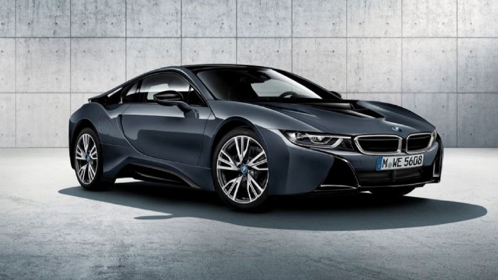 Η BMW παρουσιάζει άλλη μία ειδική έκδοση του υβριδικού sports car, τη νέα BMW i8 Protonic Dark Silver Edition 

