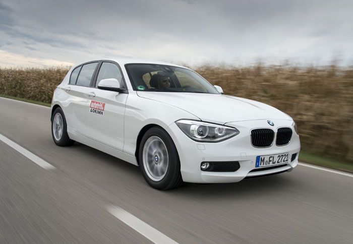 Η ανανεωμένη BMW Σειράς 1 διατηρεί το ρόλο του... μνηστήρα για την κορυφή της μικρομεσαίας κατηγορίας. 