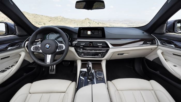 Το σαλόνι της BMW Σειρά 5 προσφέρει μια έντονα πολυτελή ατμόσφαιρα, με εξαιρετική ποιότητα, υψηλή τεχνολογία και άνεση κατά τη διαμονή.