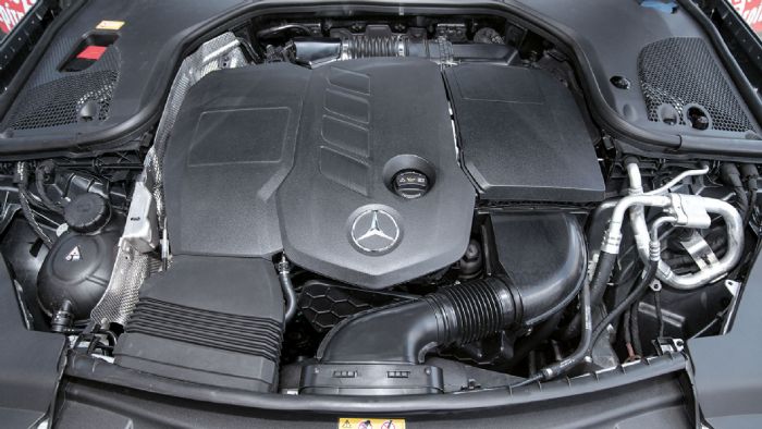 Ο δίλιτρος κινητήρας της Mercedes E 220 d διακρίνεται για τις καλύτερες επιδόσεις και την συγκριτικά χαμηλότερη κατανάλωση που παρουσιάζει σε σχέση με την BMW 520 d.