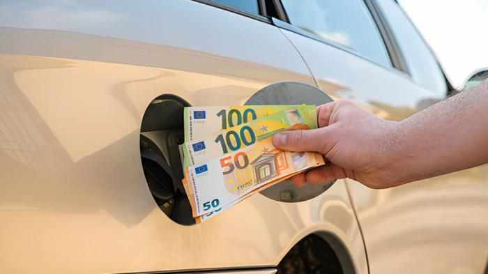 Ποιος βγάζει τα περισσότερα λεφτά από τα ακριβά καύσιμα; Ποιος βγάζει τα περισσότερα λεφτά από τα ακριβά καύσιμα;