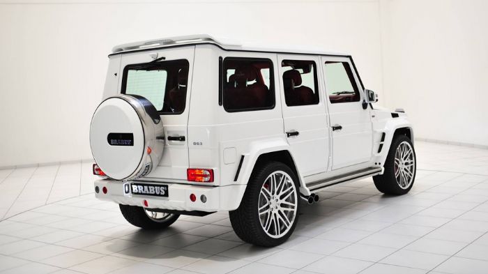 Η δια χειρός Brabus G-Class των 700 ίππων είναι σε θέση να κάνει το 0-100 χλμ./ώρα μέσα σε μόλις 4,9 δλ., ενώ έχει τελική ταχύτητα 240 χλμ./ώρα.