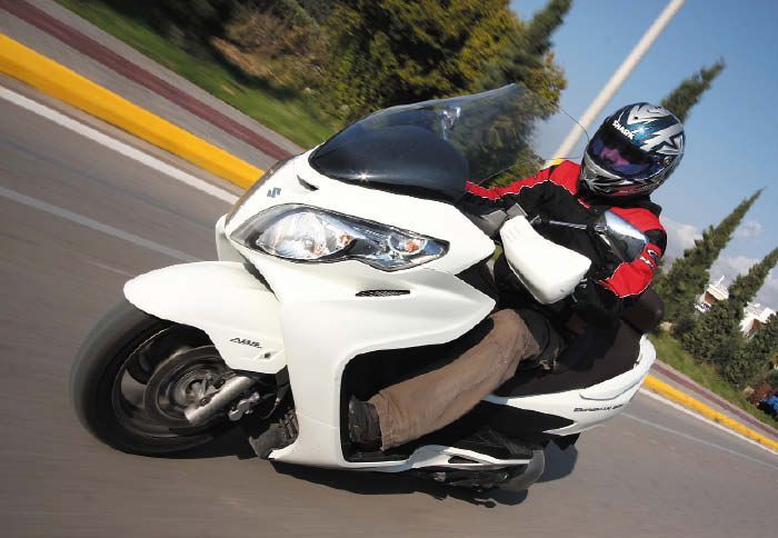 Είναι σταθερό μέχρι την τελική του στα 160 χλμ./ώρα και ακόμα και σε εσκεμμένα κουνήματα του τιμονιού!
