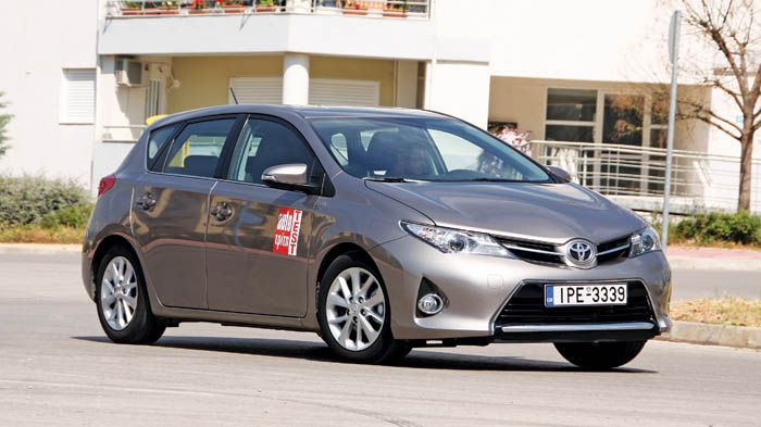 Ευκολοδήγητο και εύχρηστο το Auris δε θα προβληματίσει με την συμπεριφορά του στο δρόμο. Ευκολοδήγητο και εύχρηστο το Auris δε θα προβληματίσει με την συμπεριφορά του στο δρόμο.