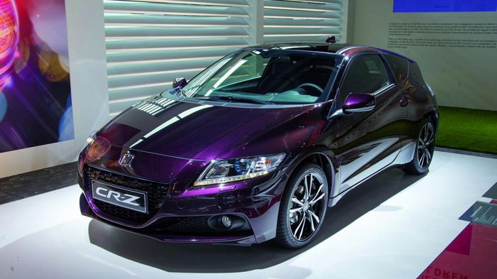 Το Honda CR-Z αποτελεί την πιο σοβαρή προσπάθεια να ενσωματωθούν τα πράσινα χαρακτηριστικά χωρίς κανένα συμβιβασμό. Το Honda CR-Z αποτελεί την πιο σοβαρή προσπάθεια να ενσωματωθούν τα πράσινα χαρακτηριστικά χωρίς κανένα συμβιβασμό.