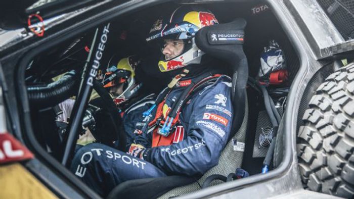 
Τι κι αν τρέχει για πρώτη φορά στο Dakar o Loeb; Για τον γάλλο πρωταθλητή αυτό δεν αποτελεί πρόβλημα, μιας και ήταν ταχύτερος όλων στην πρώτη ειδική που ολοκληρώθηκε. 
