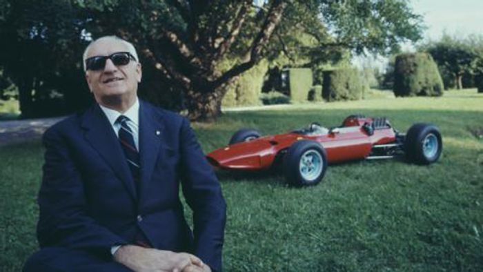 O Robert De Niro και ιταλικής καταγωγής είναι και μοιάζει στον Enzo Ferrari. Επομένως η επιλογή του είναι ιδανική!