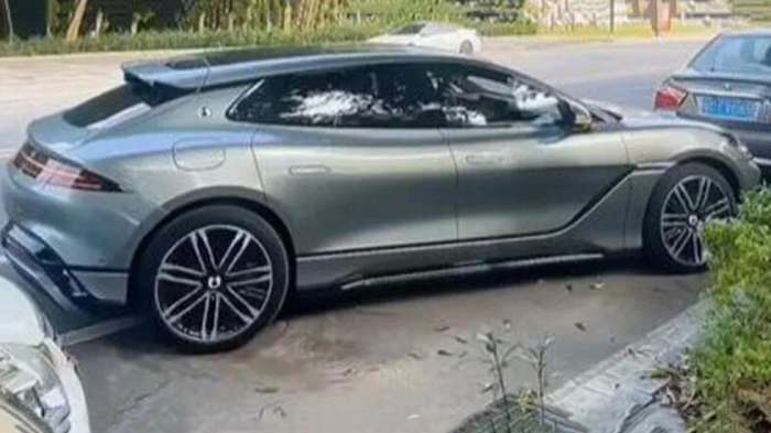 Το Denza Z9 GT παρκάρει «driftάροντας» Το Denza Z9 GT παρκάρει «driftάροντας»