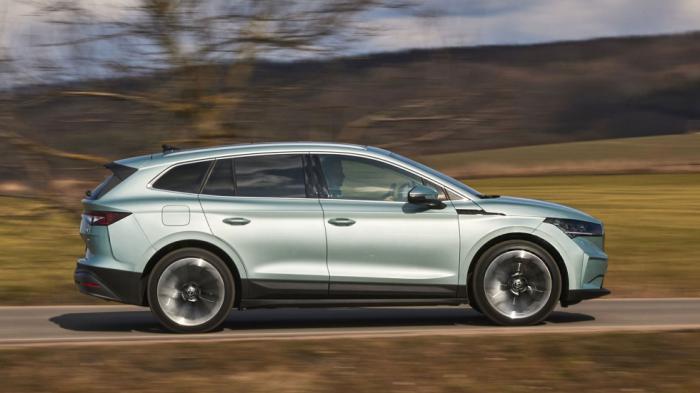 Το Skoda Enyaq, όπως και κάθε ηλεκτρικό, υπερτερεί σε επιδόσεις έναντι εντός συμβατικού μοντέλου. Η άμεσα διαθέσιμη ροπή του, με την πρώτη γκαζιά (545 Nm) εξασφαλίζει άμεσο... τίναγμα, και καλύτερες ε Το Skoda Enyaq, όπως και κάθε ηλεκτρικό, υπερτερεί σε επιδόσεις έναντι εντός συμβατικού μοντέλου. Η άμεσα διαθέσιμη ροπή του, με την πρώτη γκαζιά (545 Nm) εξασφαλίζει άμεσο... τίναγμα, και καλύτερες ε