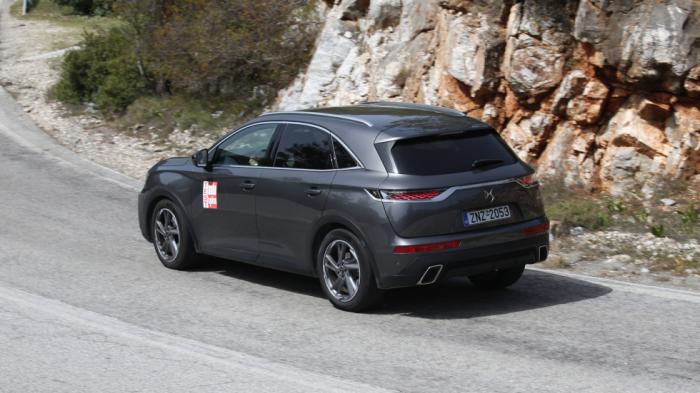 Η ρέουσα σχεδίαση του DS 7 Crossback και τα ιδιαίτερα χαρακτηριστικά της, διαμορφώνουν συνολικά το πιο καλαίσθητο μοντέλο της κλάσης. Η ρέουσα σχεδίαση του DS 7 Crossback και τα ιδιαίτερα χαρακτηριστικά της, διαμορφώνουν συνολικά το πιο καλαίσθητο μοντέλο της κλάσης.