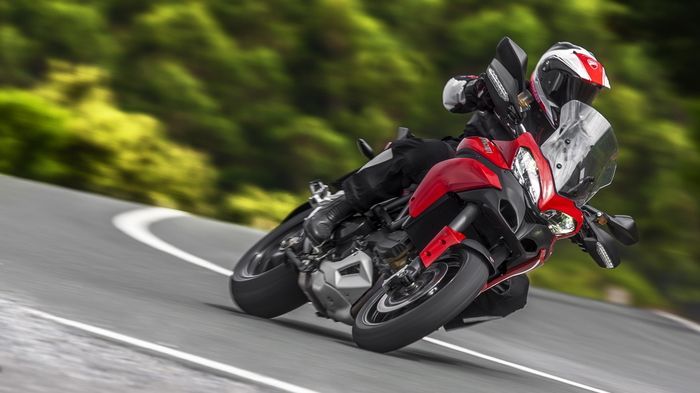 Η οικογένεια Multistrada έχει κάνει πάρα πολλούς φίλους και στη χώρα μας. Το πιο εκρηκτικό On-Off που φτιάχτηκε ποτέ.