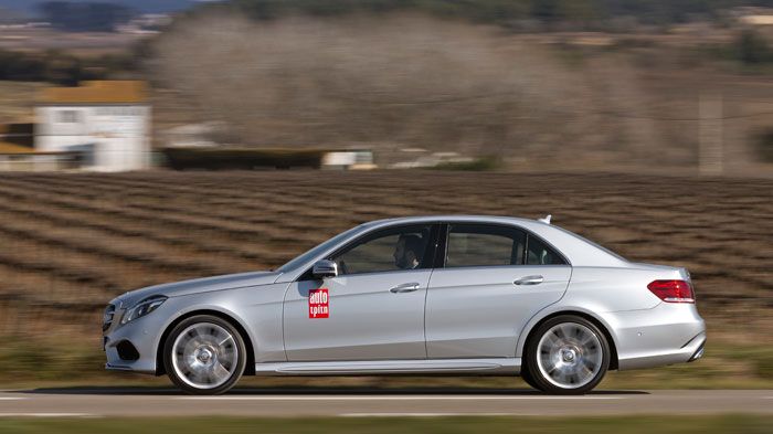 Στο δρόμο, η Mercedes E-Class ξεχωρίζει για το αρχοντικό της πάτημα, την υψηλή ποιότητα κύλισης και τα μειωμένα επίπεδα θορύβου.