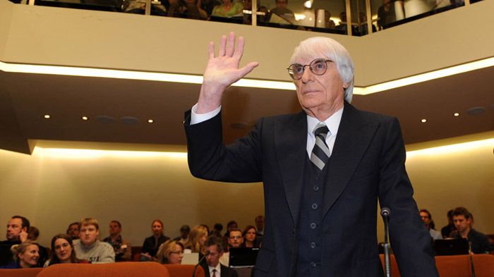 Η γερμανική εφημερίδα, Sueddeutsche ισχυρίζεται ότι οι έρευνες για την υπόθεση δωροδοκίας έχουν πλέον ολοκληρωθεί και βρίσκονται ήδη στο δικαστήριο του Μονάχου
