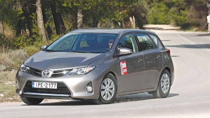 Στο δρόμο το Toyota Auris ξεχωρίζει για την πολύ καλή άνεση και ποιότητα κύλισης, διατηρώντας την ασφάλειά του σε κάθε περίπτωση. 