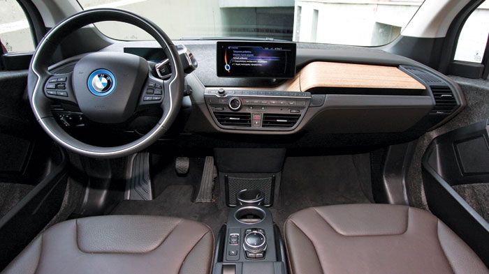 Κορυφαία ποιότητας υλικά και business ατμόσφαιρα στο μοντέρνο εσωτερικό της BMW i3.