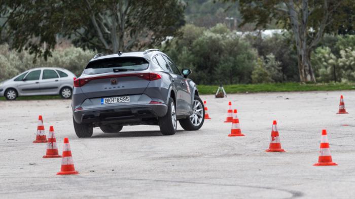 Η πρώτη προσπάθεια του Formentor έγινε στα 72 χλμ./ώρα, όπου το ισπανικό SUV ολοκλήρωσε τη διαδικασία με υπερβολική άνεση.