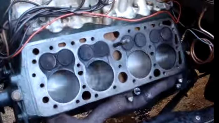  Flathead V8 εν ώρα λειτουργίας