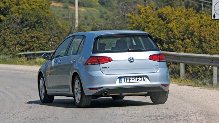 Η ειδική αυτή έκδοση του VW Golf είναι ελαφρώς πιο σπορτίφ σε σχέση με τις υπόλοιπες χάρη στη χαμηλωμένη κατά 15 χλστ. ανάρτηση. Ουδέτερο και εύκολο στους χειρισμούς παραμένει σε κάθε περίπτωση.