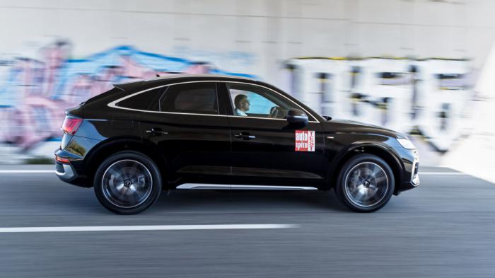 Σύμφωνα με την Audi, το Q5 Sportback 50 TFSI e quattro S tronic επιταχύνει από στάση σε 6,1 δλ.. Σύμφωνα με την Audi, το Q5 Sportback 50 TFSI e quattro S tronic επιταχύνει από στάση σε 6,1 δλ..