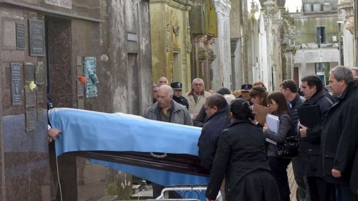 Δείτε για ποιο λόγο ξέθαψαν τον Fangio. 