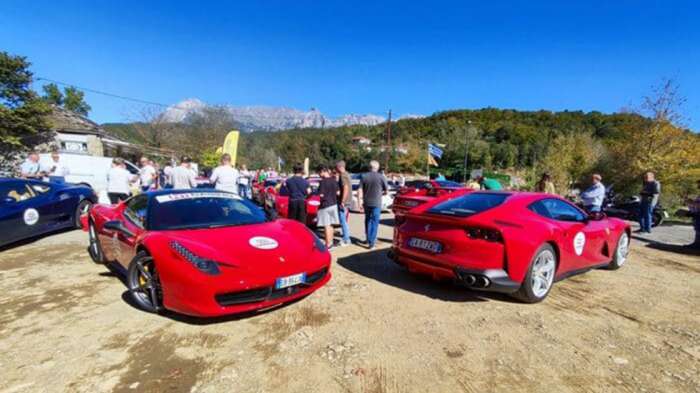 Απόβαση 20 Ferrari στην Ήπειρο | Πρώτη στάση στο γεφύρι της Πλάκας (+video) Απόβαση 20 Ferrari στην Ήπειρο | Πρώτη στάση στο γεφύρι της Πλάκας (+video)
