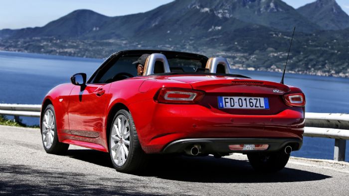 Το Fiat 124 Spider Europa κατασκευάστηκε προς τιμήν του αρχικού μοντέλου που φτιάχτηκε από τον Pininfarina και το οποίο παρουσιάστηκε στην έκθεση της Γενεύης πριν από 36 χρόνια. 