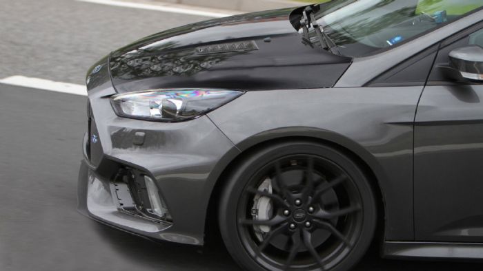Αυτή είναι η πρώτη κατασκοπευτική εικόνα της νέας έκδοσης του Focus RS που ετοιμάζει η Ford.