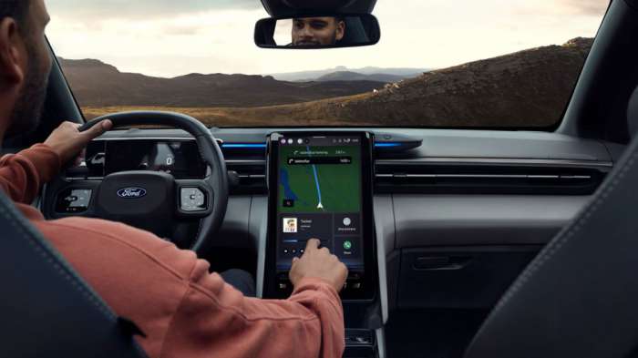 Η touchscreen των 14,6 ιντσών μετακινείται, παίρνει κλίση έως και 30 μοίρες και αποκαλύπτει ένα μικρό κρυφό χώρο, μακριά από τα αδιάκριτα βλέμματα. Η touchscreen των 14,6 ιντσών μετακινείται, παίρνει κλίση έως και 30 μοίρες και αποκαλύπτει ένα μικρό κρυφό χώρο, μακριά από τα αδιάκριτα βλέμματα.