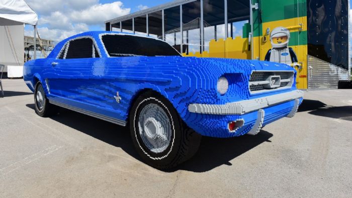 Η τελευταία δημιουργία της Lego είναι μια Ford Mustang του 1964, η οποία φτιάχτηκε σε κανονικό μέγεθος.