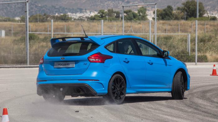 To Focus RS των 350 ίππων επιβεβαίωσε το απολαυστικό και εκρηκτικό οδηγικό του ταμπεραμέντο.