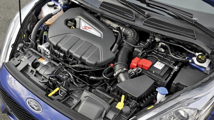 Με 182 «άλογα» ο 1,6 EcoBoost κινητήρας αναπαύεται κάτω από το μπροστινό καπό του νέου Fiesta ST και του προσδίδει πολύ γρήγορες επιδόσεις.