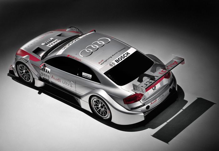 Tο σασί του Audi A5 DTM έχει κατασκευαστεί από carbon monocoque, ενώ το roll cage είναι από χάλυβα.