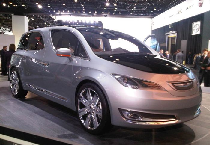 Προχωρημένη φαίνεται να είναι η σχεδίαση του 700C minivan, την οποία μπορεί η Chrysler να υιοθετήσει και στα επόμενα μοντέλα της.
