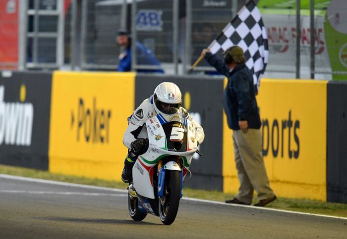 Ο ταλαντούχος Romano Fenati πήρε την πρώτη του νίκη στην καριέρα του στη Jerez.
