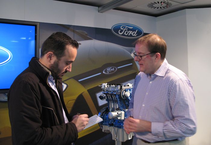 Ρότζερ Ράτλεϊ(δεξιά):«Ο νέος compact κινητήρας μας είναι 30 κιλά πιο ελαφρύς από τον 1.600άρη Ti-VCT» 