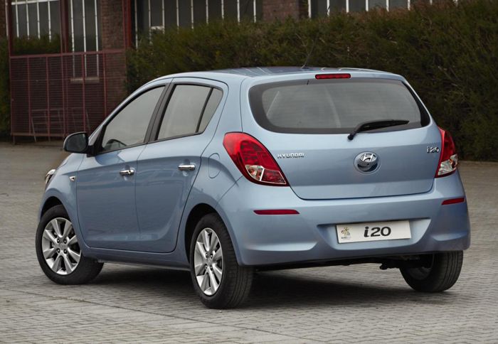 To Hyundai i20 Facelift διαθέτει νέα φωτιστικά σώματα εμπρός και πίσω.