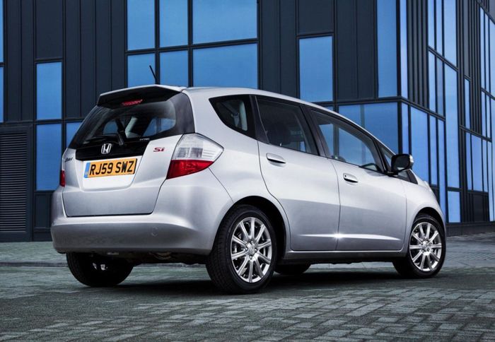 Σύμφωνα με τη Honda το πραγματικό κόστος του εξοπλισμού που διαθέτει η έκδοση Si φτάνει περίπου τα 2.390 ευρώ.