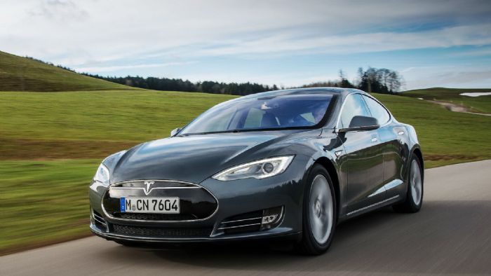 Γύρω στο 2018 θα κυκλοφορήσει στους δρόμους η απάντηση της Mercedes στο ηλεκτρικό Tesla Model S (φωτό).