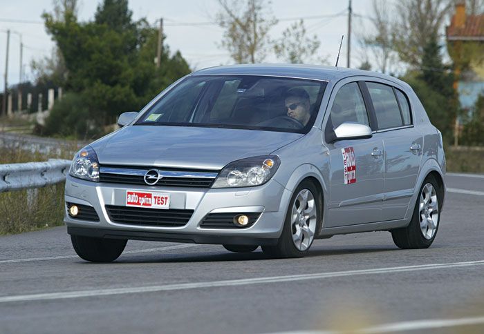 Το Opel Astra του 2007 παραμένει σύγχρονο οπτικά, υστερεί όμως σε πρακτικότητα στο εσωτερικό.