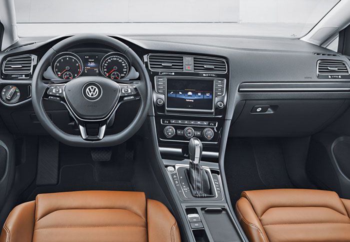 Όμορφο και πολυτελές το εσωτερικό του νέου VW Golf.