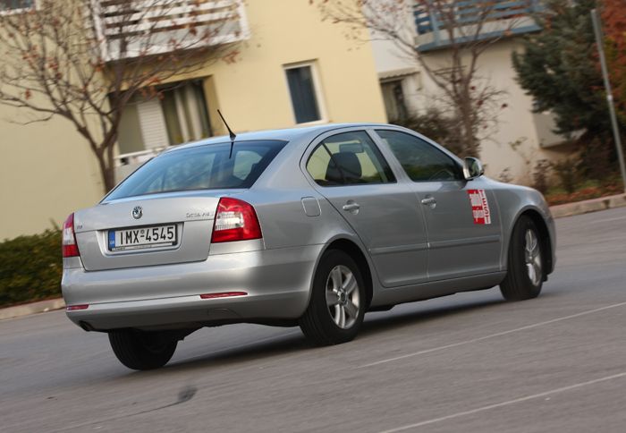 Στο ταξίδι, η Octavia5 1,6 TDI συνεχίζει με το ίδιο ρεζερβουάρ για πολλά και ακόμα παραπάνω χλμ. Στο ταξίδι, η Octavia5 1,6 TDI συνεχίζει με το ίδιο ρεζερβουάρ για πολλά και ακόμα παραπάνω χλμ.