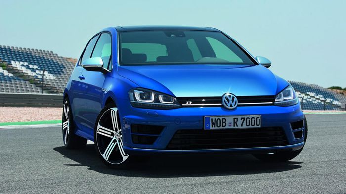 To νέο VW Golf R εφοδιάζεται με ένα 2λιτρο κινητήρα TSI με 300 ίππους και 380 Nm ροπής.