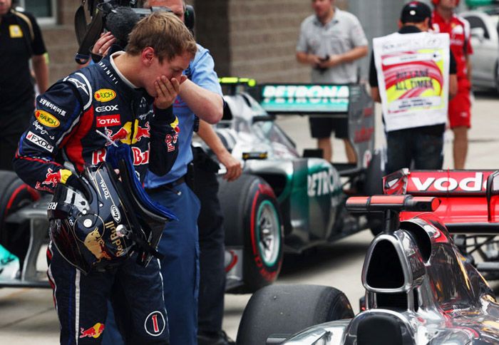 Ο ήδη παγκόσμιος πρωταθλητής S. Vettel ξεκινά από τη δεύτερη θέση.