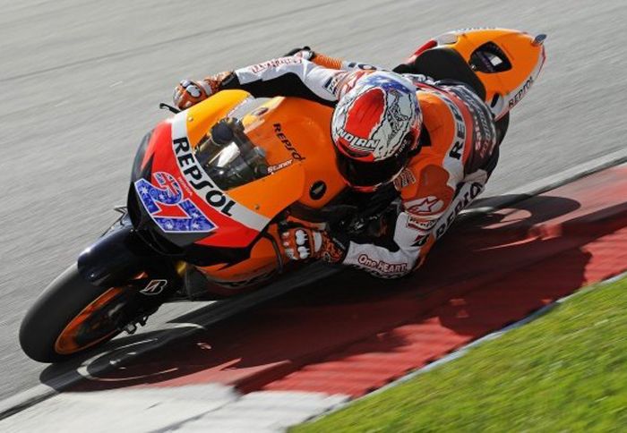 Ο Casey Stoner θα γιορτάσει τον τίτλο του με την οικογένειά του και την ομάδα του μέχρι τον επόμενο αγώνα στη Μαλαισία. 