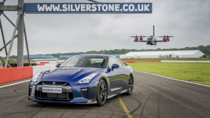 Στην πίστα του Silverstone η κόντρα μεταξύ των Nissan GT-R και GT-R Drone. Παρακολουθείστε τη στο video.