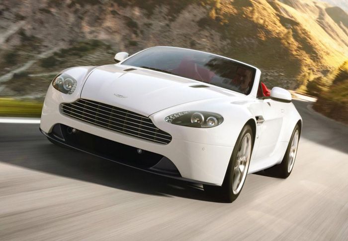 Aston Martin V8 Vantage: Ο συνδυασμός του Supercar με την πολυτέλεια.