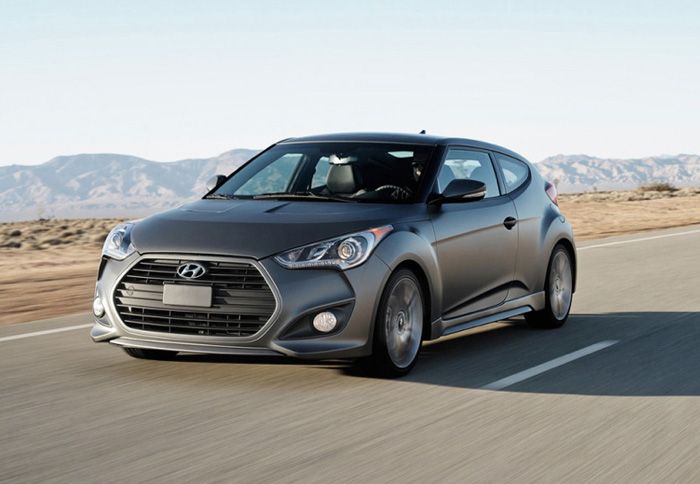 Μικρές αλλαγές δέχτηκε εμφανισιακά το Hyundai Veloster Turbo σε σχέση με την βασική έκδοση.