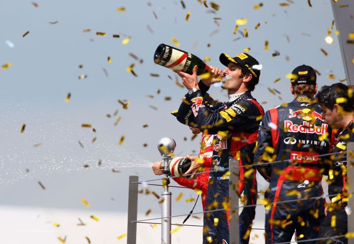 Με καλή στρατηγική και αλάνθαστη οδήγηση, ο Mark Webber (Red Bull Racing) τερμάτισε πρώτος στο αγώνα του Silverstone. Με καλή στρατηγική και αλάνθαστη οδήγηση, ο Mark Webber (Red Bull Racing) τερμάτισε πρώτος στο αγώνα του Silverstone.
